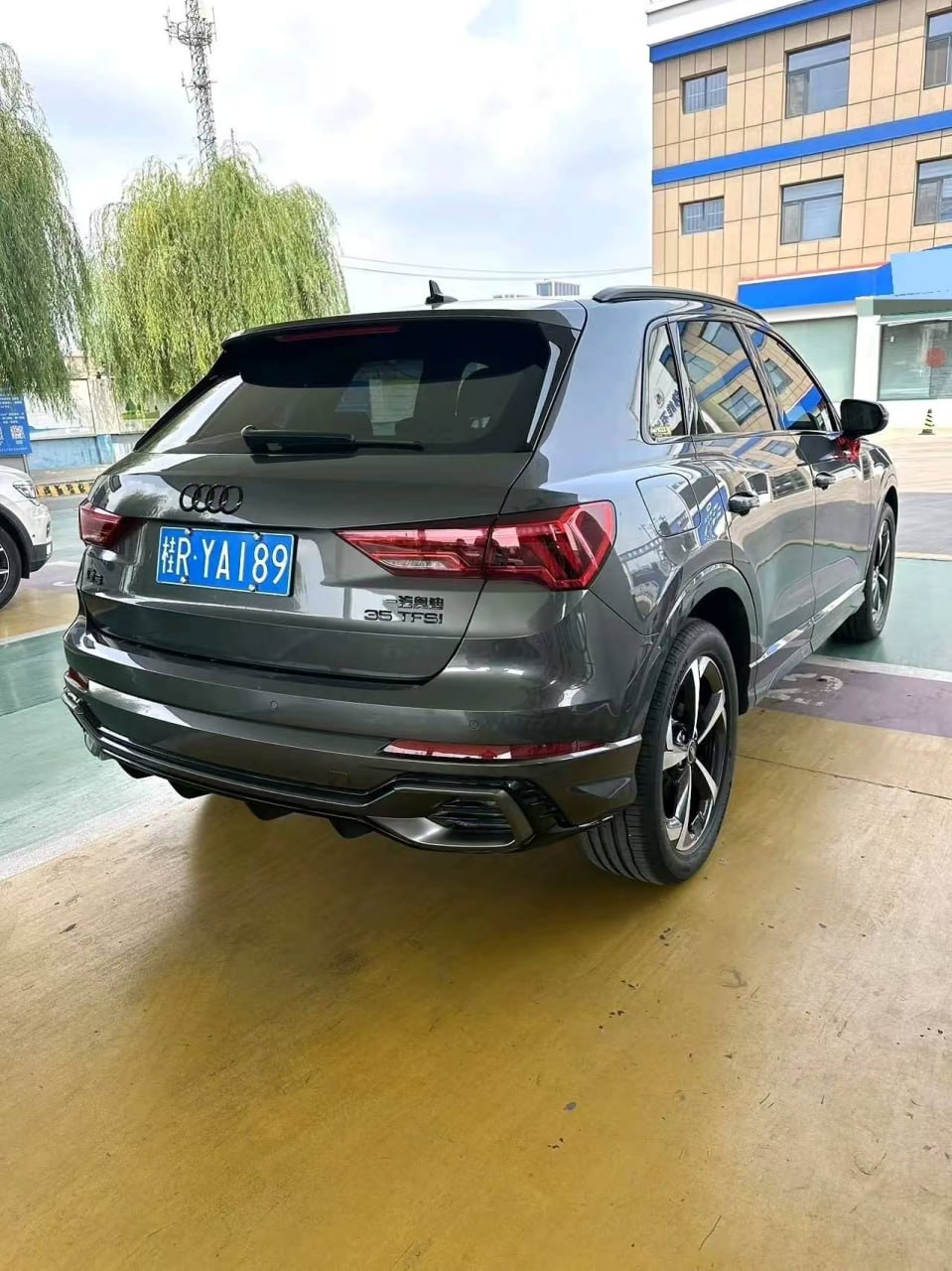Audi Q3 — Вид сзади и справа — 35 TFSI