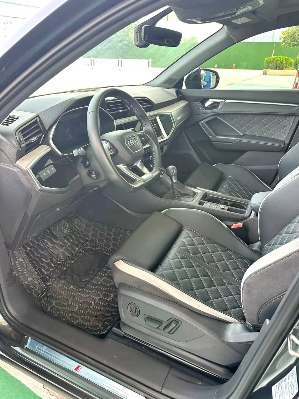 Audi Q3 — Место водителя