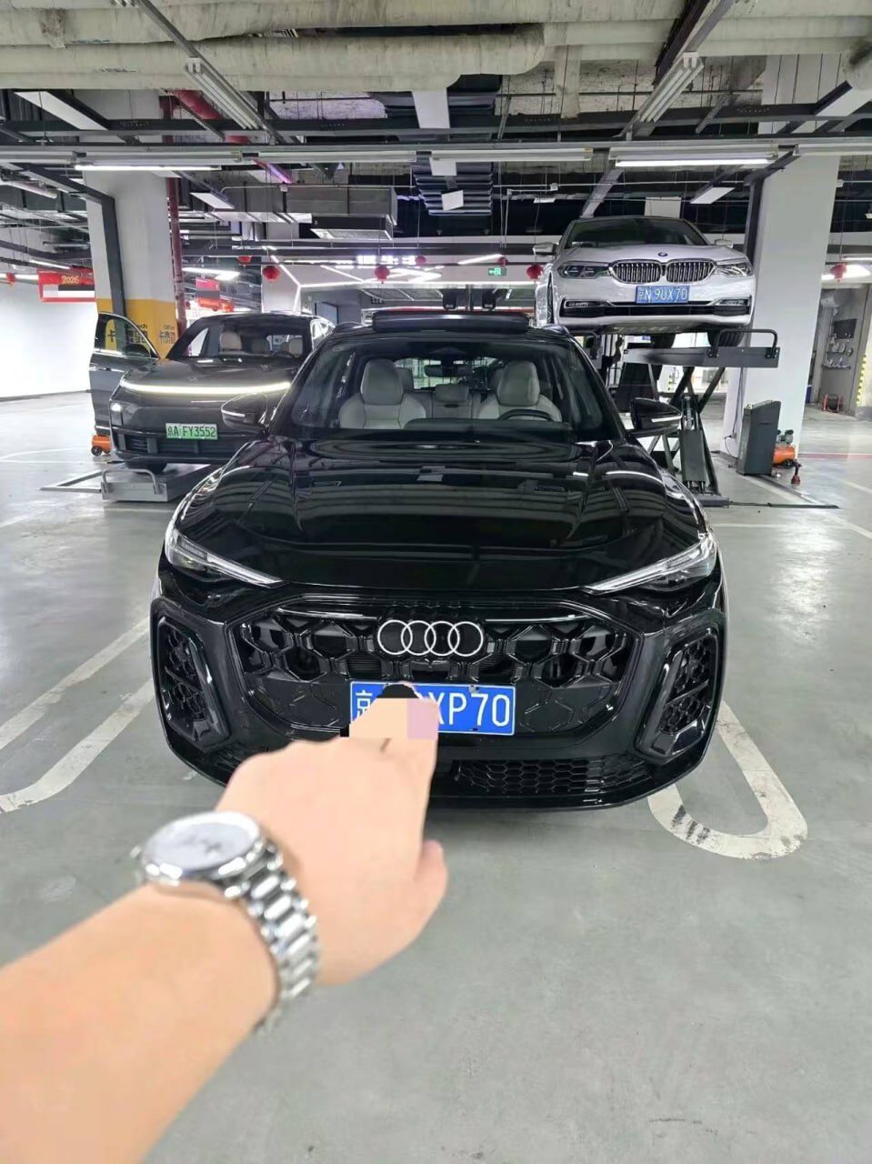 Audi Q5L — Вид спереди