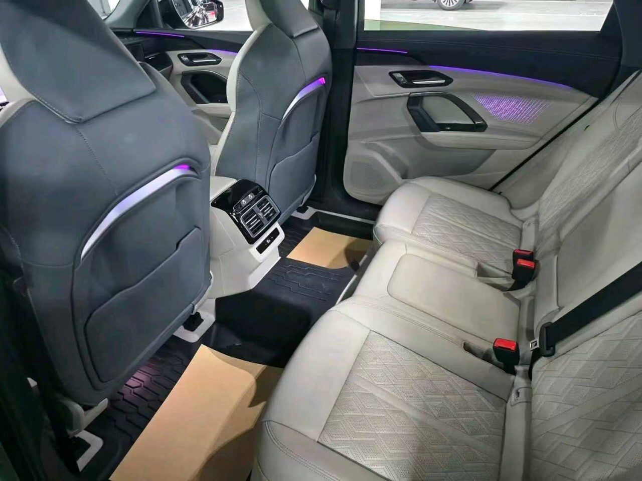Audi Q5L — Задний ряд сидений