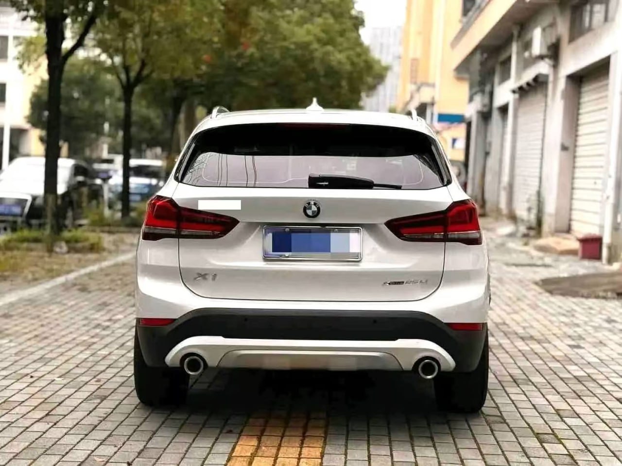 BMW X1 — Вид сзади
