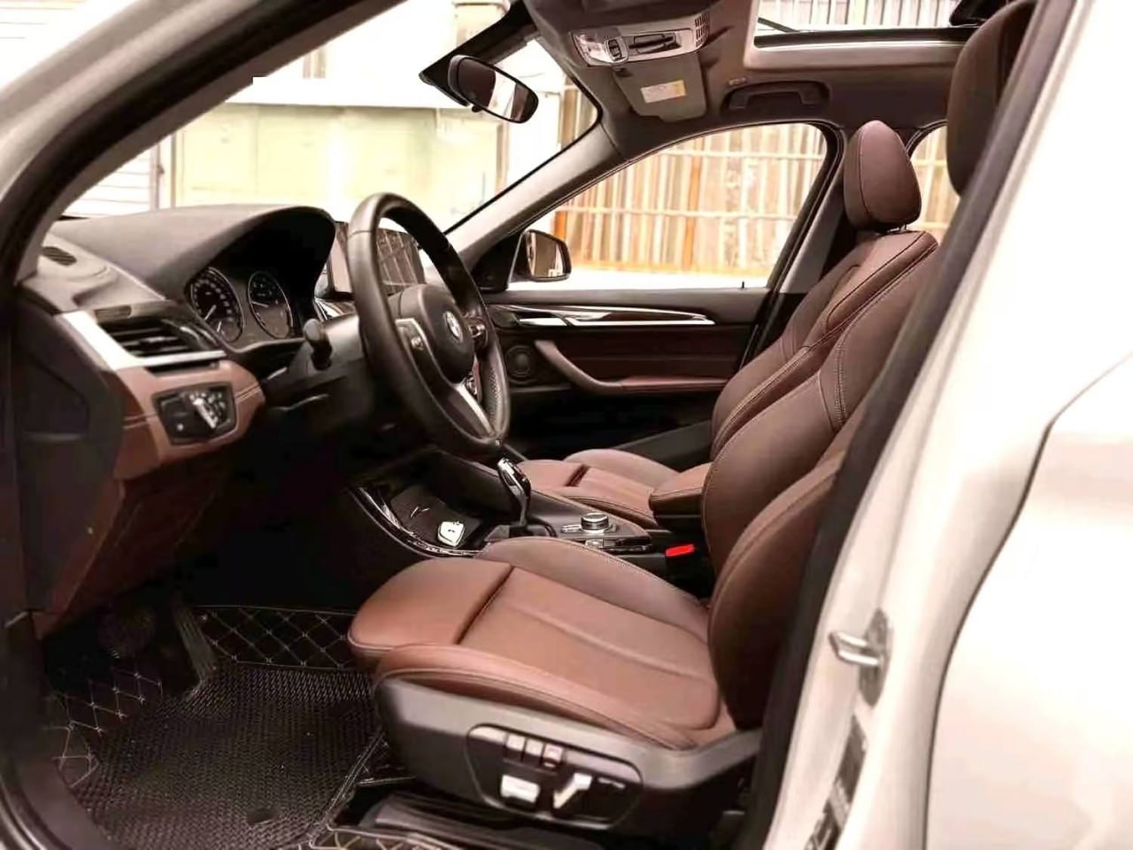 BMW X1 — Место водителя