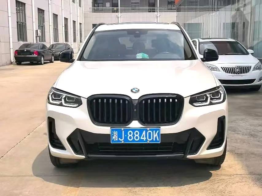 BMW X3 — Вид спереди