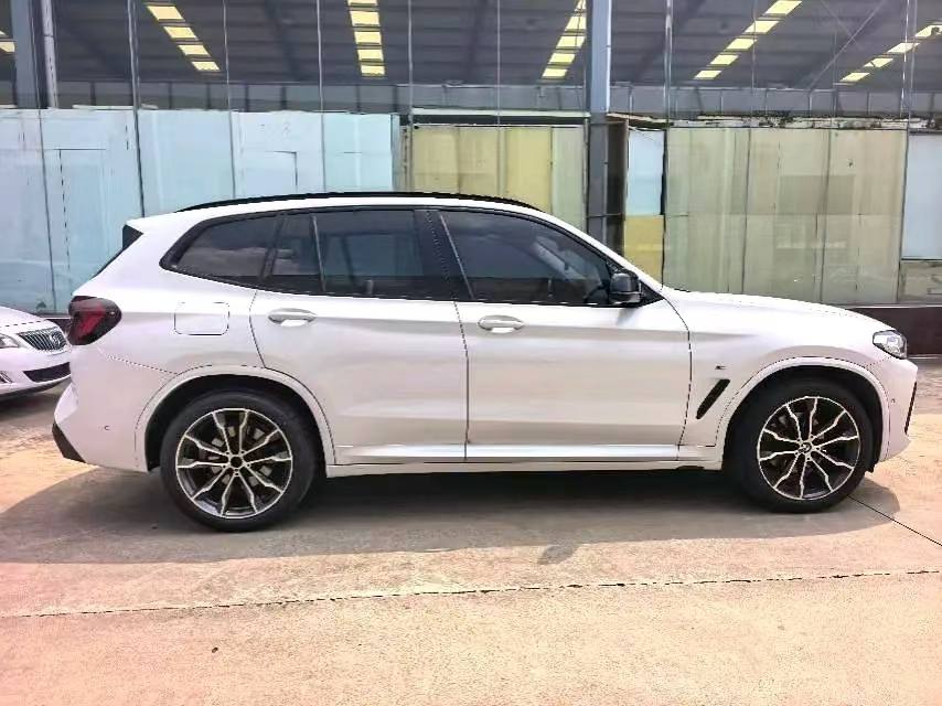 BMW X3 — Вид справа