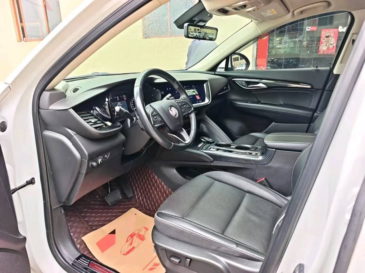 Buick Envision Plus — Место водителя