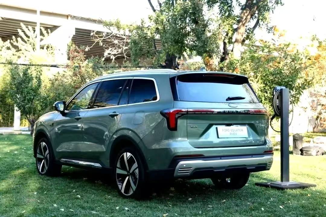 Ford Equator — Вид сзади и слева
