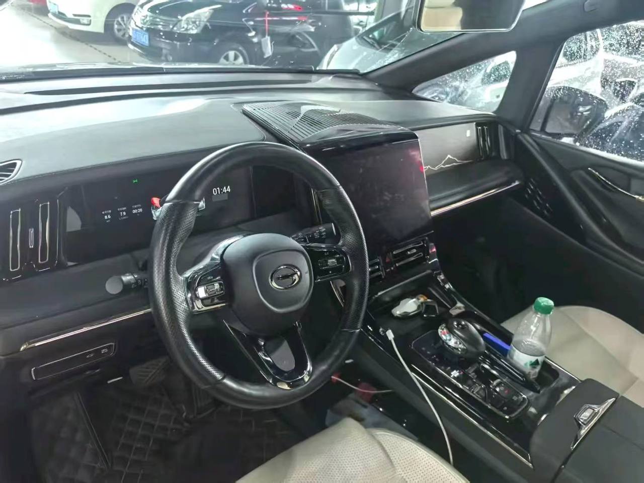 GAC Trumpchi M8 — Руль и центральная консоль