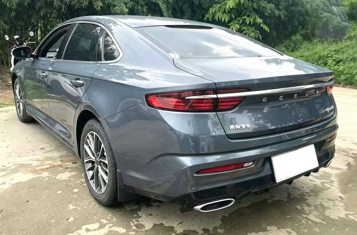 Geely Xingrui — Вид сзади и слева