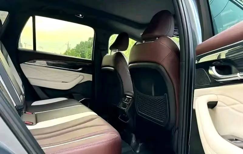 Geely Xingyue L — Задний ряд сидений