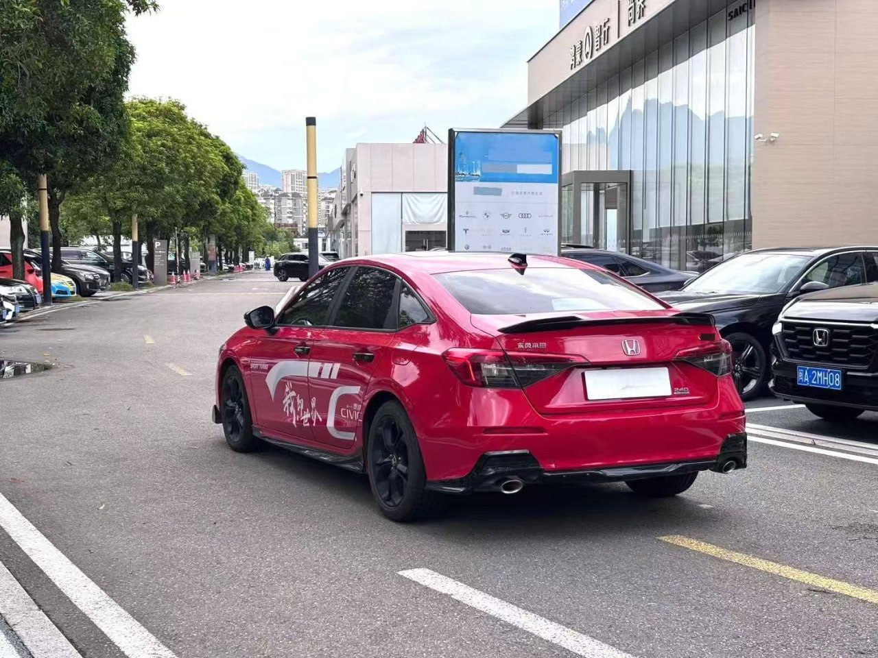 Honda Civic — Вид сзади и слева