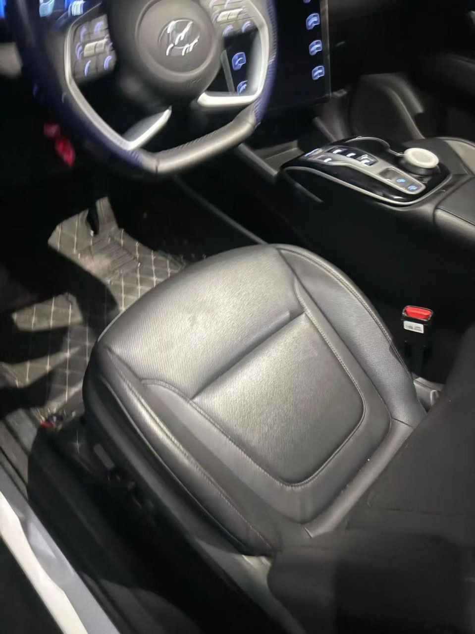 Hyundai Tucson L — Место водителя и центральная консоль