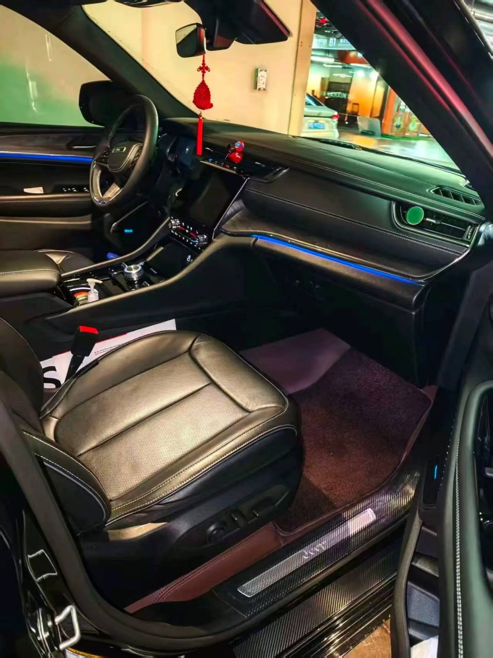 Jeep Grand Cherokee 4xe — Переднее пассажирское место