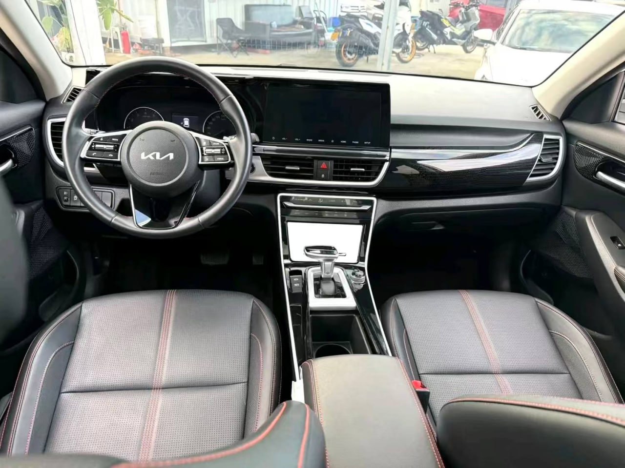 Kia KX3 — Приборная панель и центральная консоль