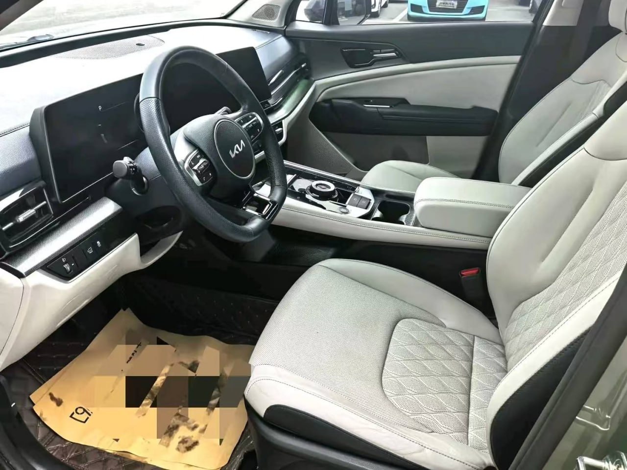 Kia Sportage HEV — Водительское место