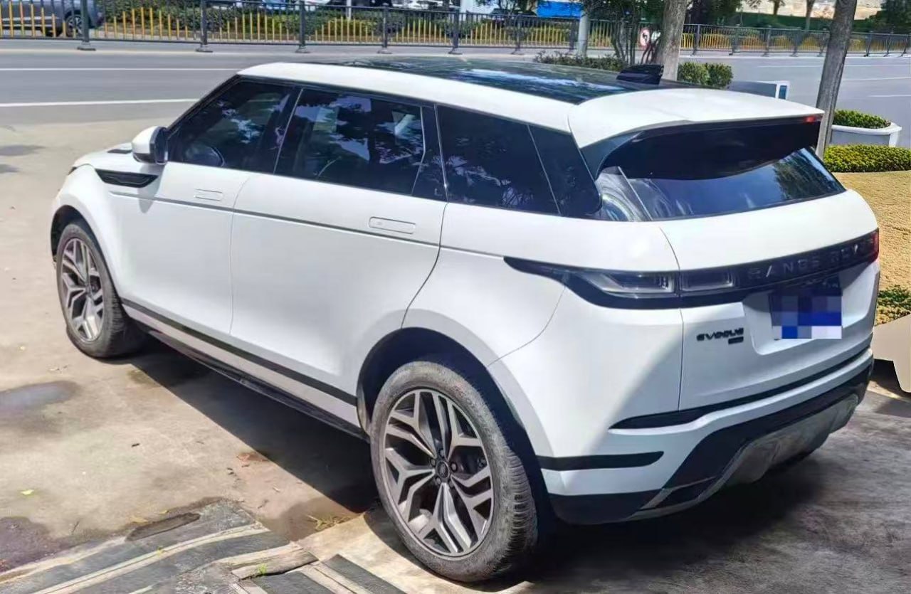 Land Rover Range Rover Evoque L — Вид сзади и слева