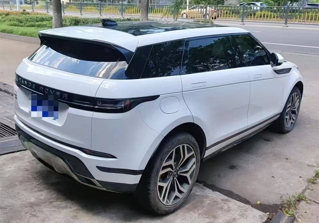 Land Rover Range Rover Evoque L — Вид сзади и справа