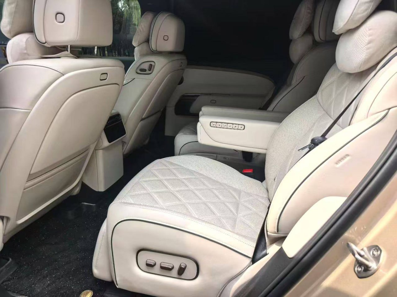 Li Auto L9 Livis — Задние сиденья