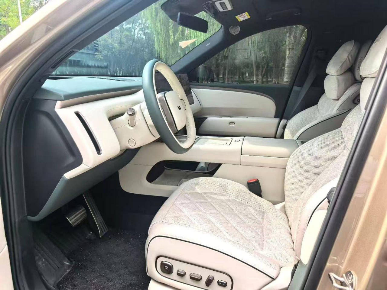 Li Auto L9 Livis — Водительское место