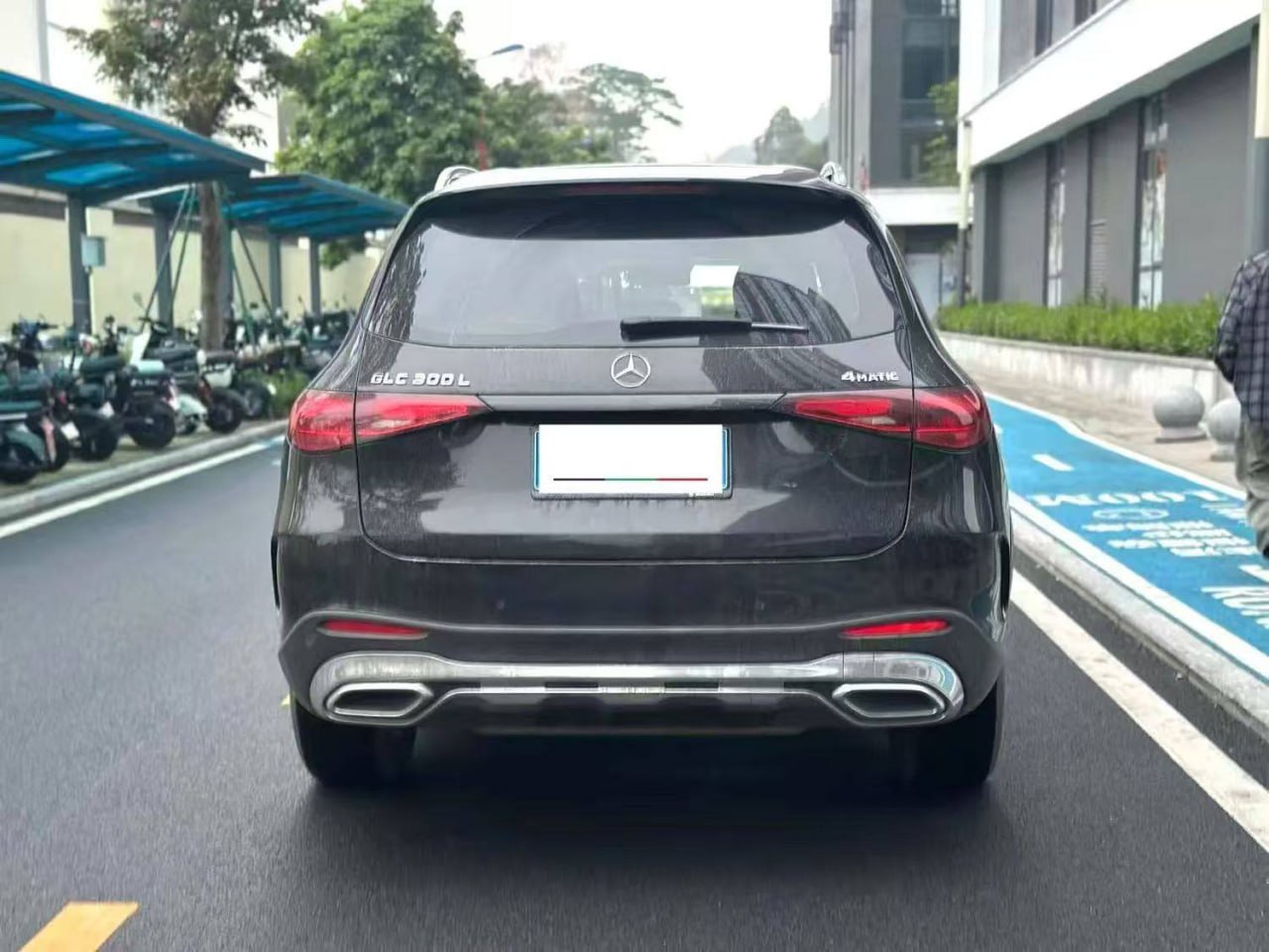 Mercedes-Benz GLC 300 L — Вид сзади