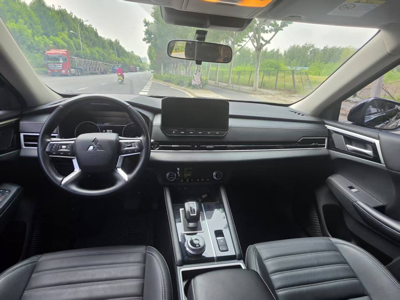 Mitsubishi Outlander — Передняя панель