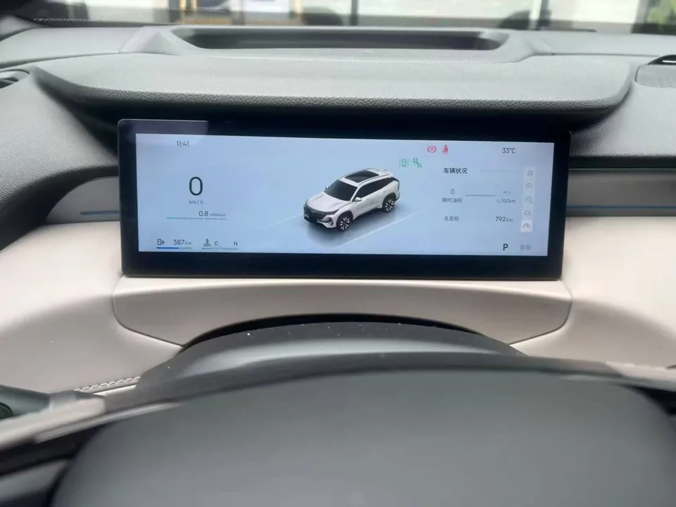 Geely Atlas L — Приборная панель