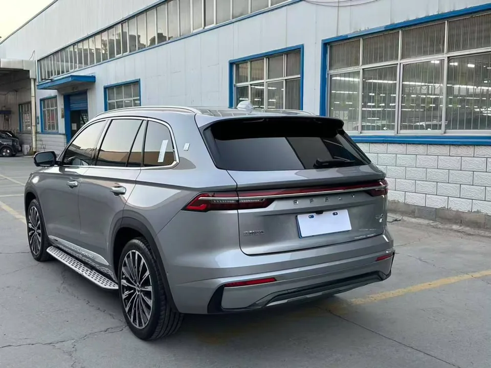 Geely Monjaro — Вид сзади слева