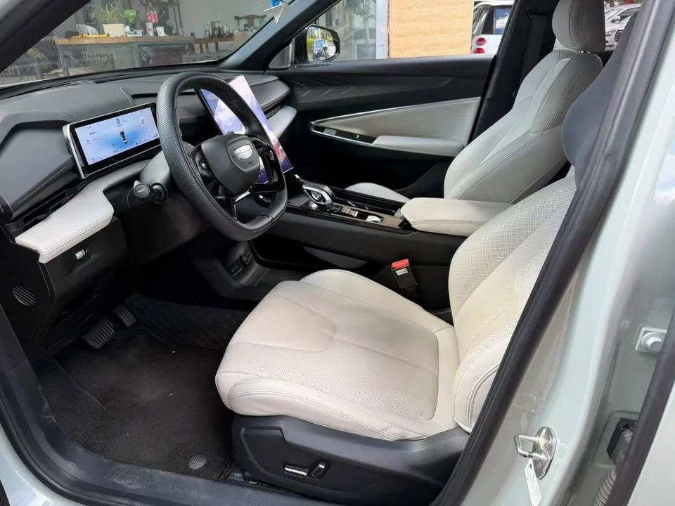Geely Boyue Cool — Водительское место