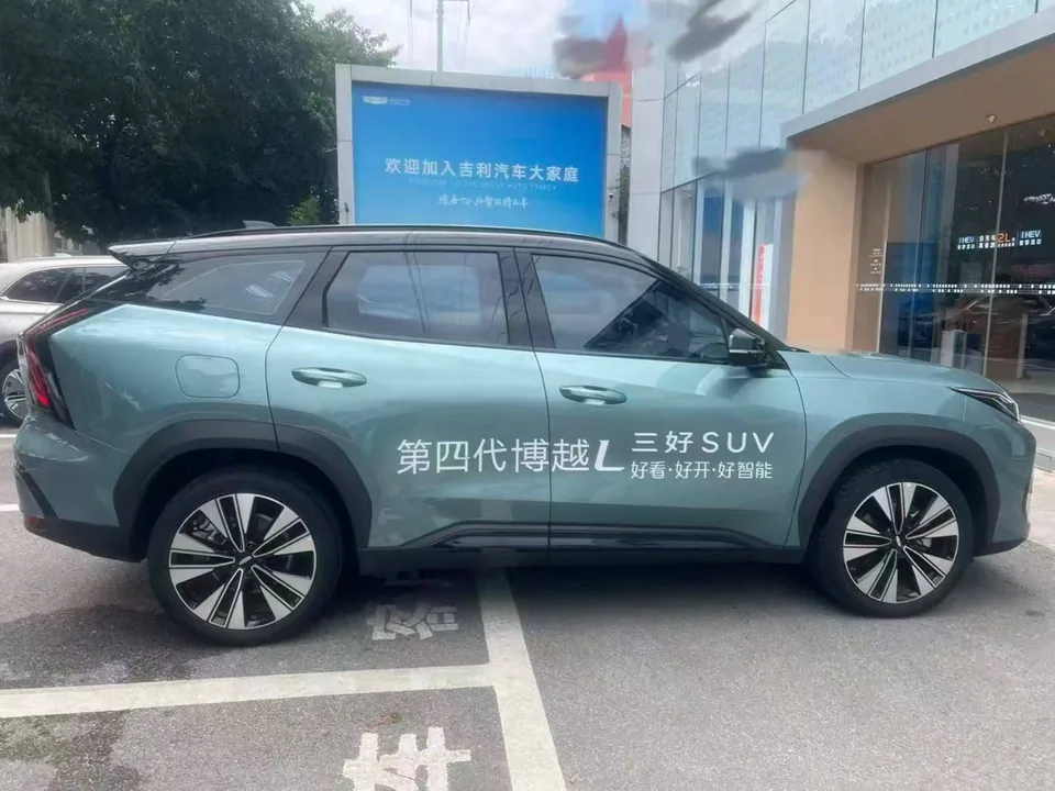 Geely Atlas L — Правый борт