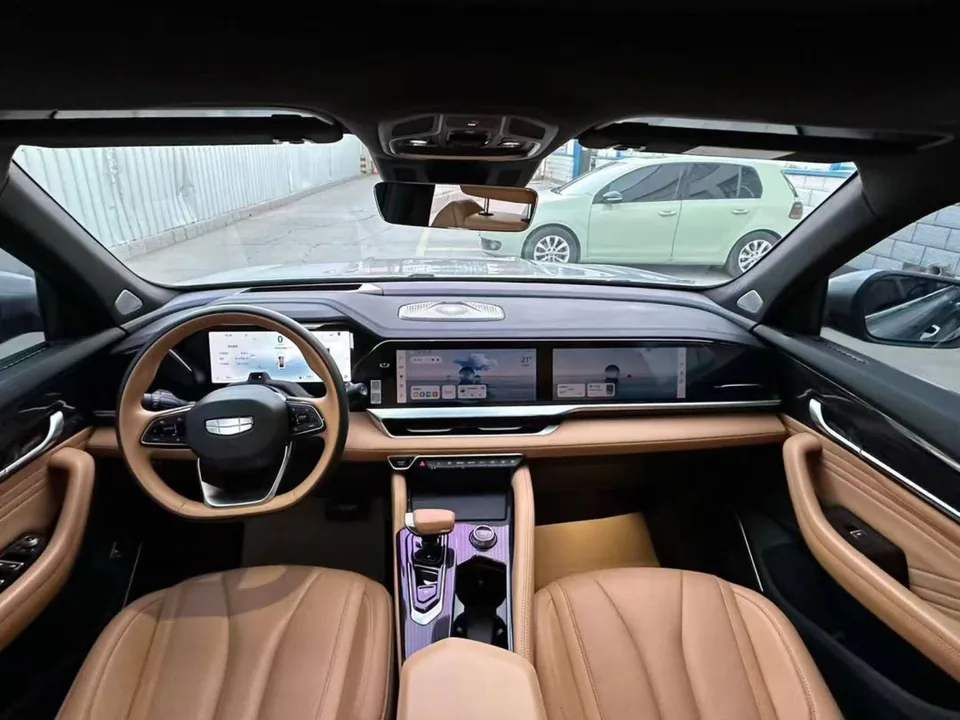 Geely Monjaro — Передняя панель и центральная консоль