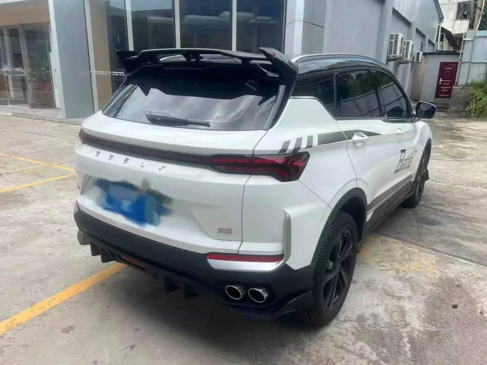 Geely Binyue COOL Battle — Вид сзади и сбоку