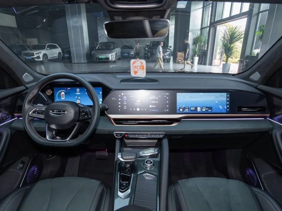 Geely Monjaro — Передняя панель и мультимедиа