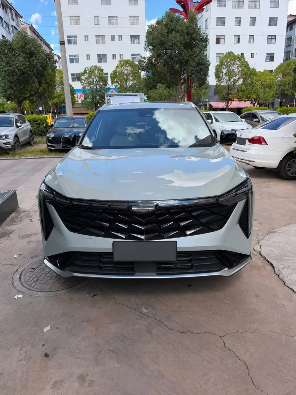 Geely Boyue Cool — Вид спереди