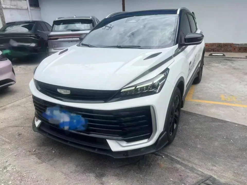 Geely Binyue COOL Battle — Вид спереди и сбоку