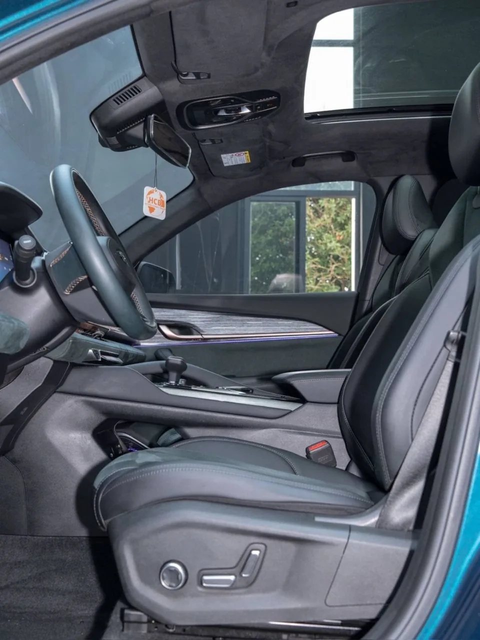 Geely Monjaro — Вид сзади и сбоку