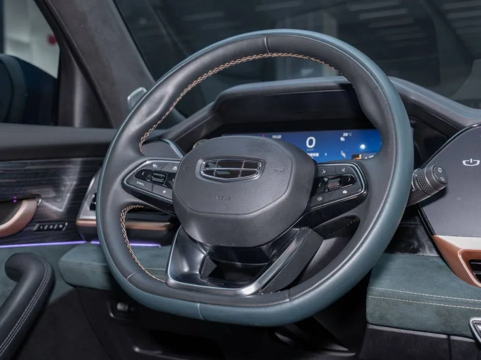 Geely Monjaro — Руль и органы управления