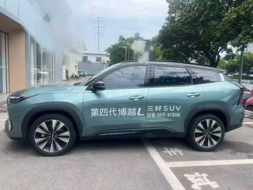 Geely Atlas L — Левый борт