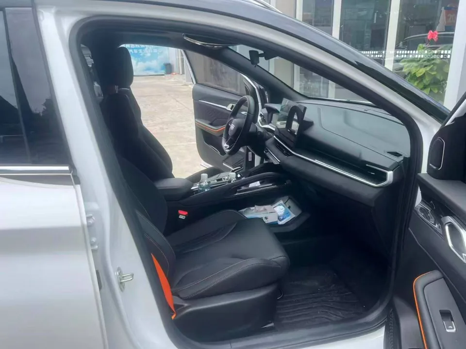 Geely Binyue COOL Battle — Передний пассажирский ряд
