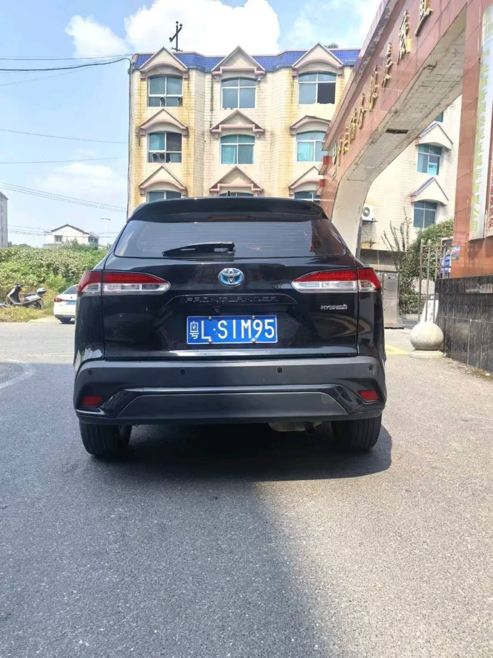Toyota Frontlander Hybrid — Вид сзади