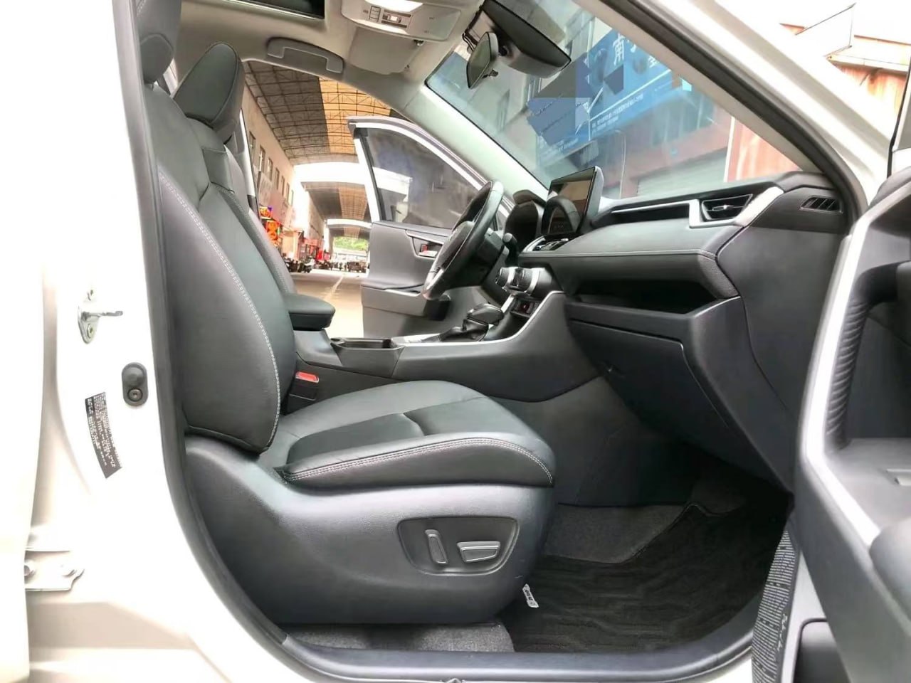 Toyota RAV4 — Переднее пассажирское место