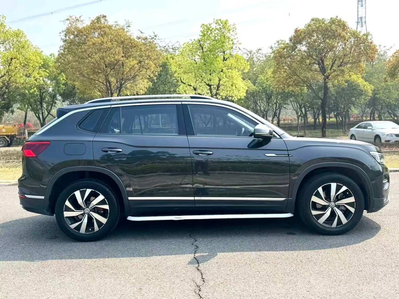 Volkswagen Tayron — Вид сбоку