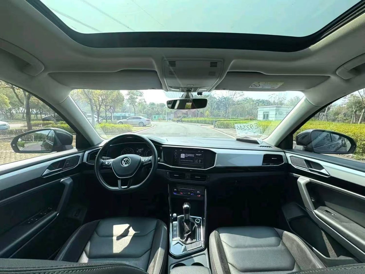 Volkswagen Tayron — Приборная панель и панорамная крыша