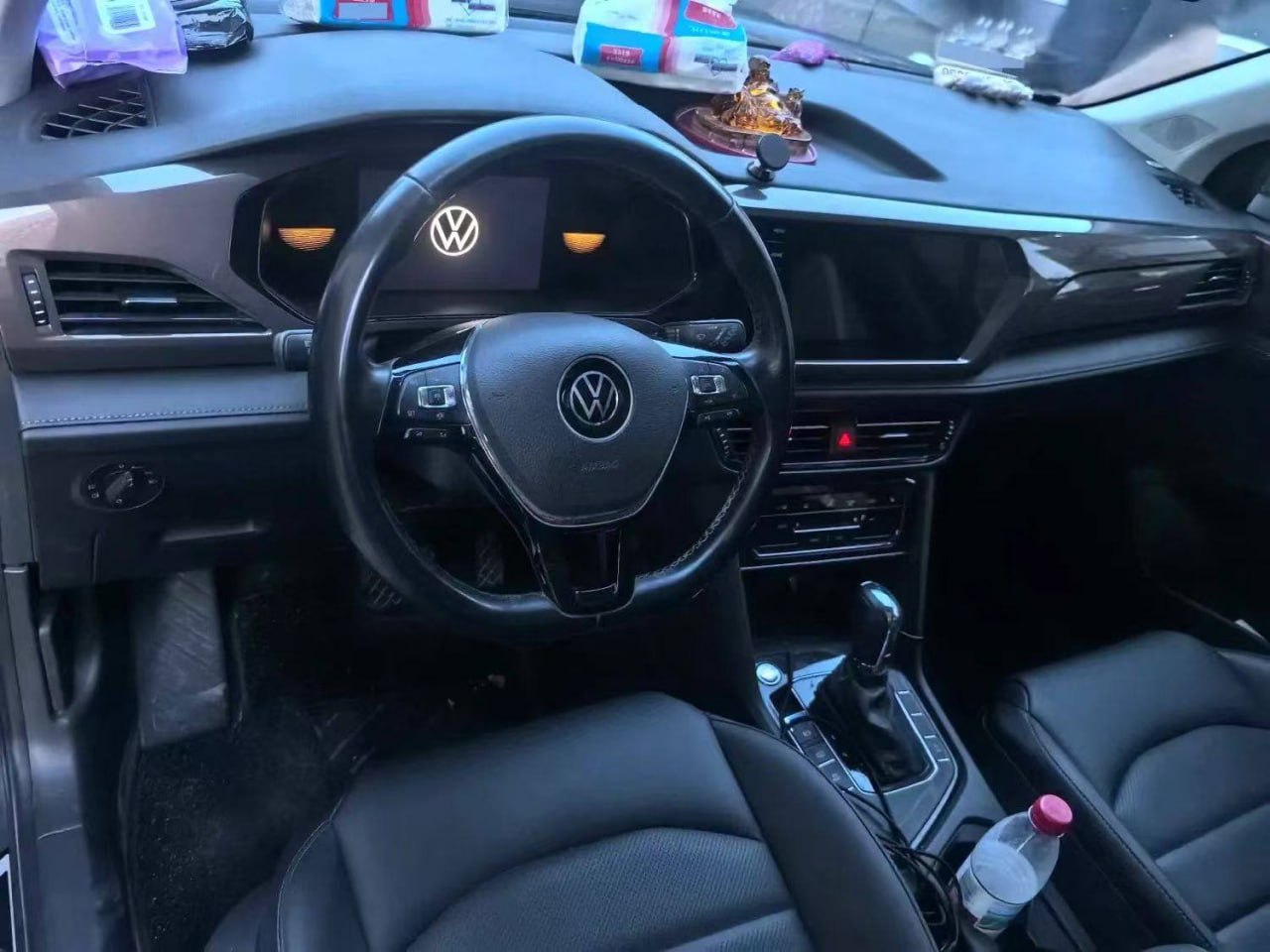 Volkswagen Tharu — Панель приборов и центральная консоль