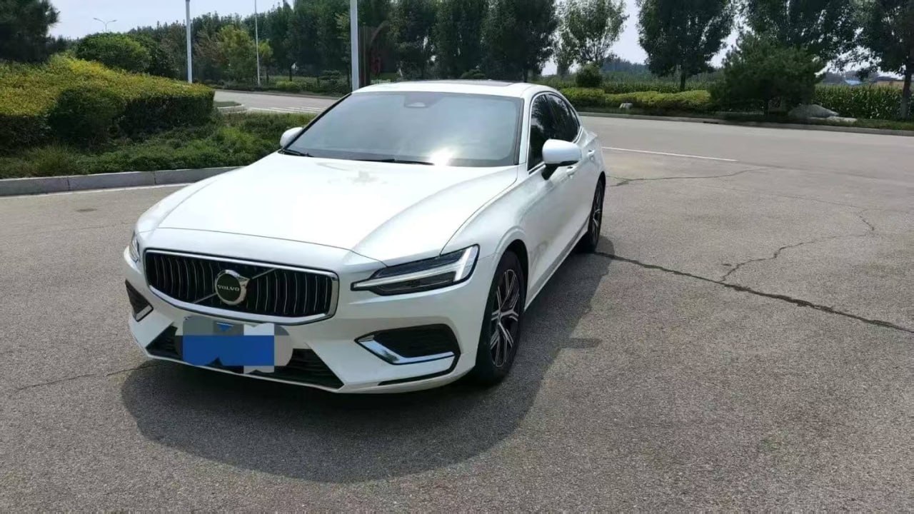 Volvo S60 — фото автомобиля
