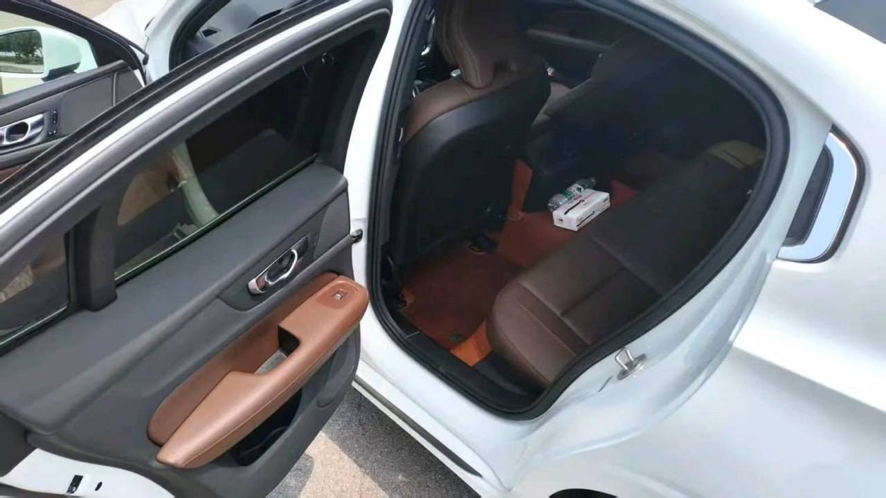 Volvo S60 — Задний ряд сидений