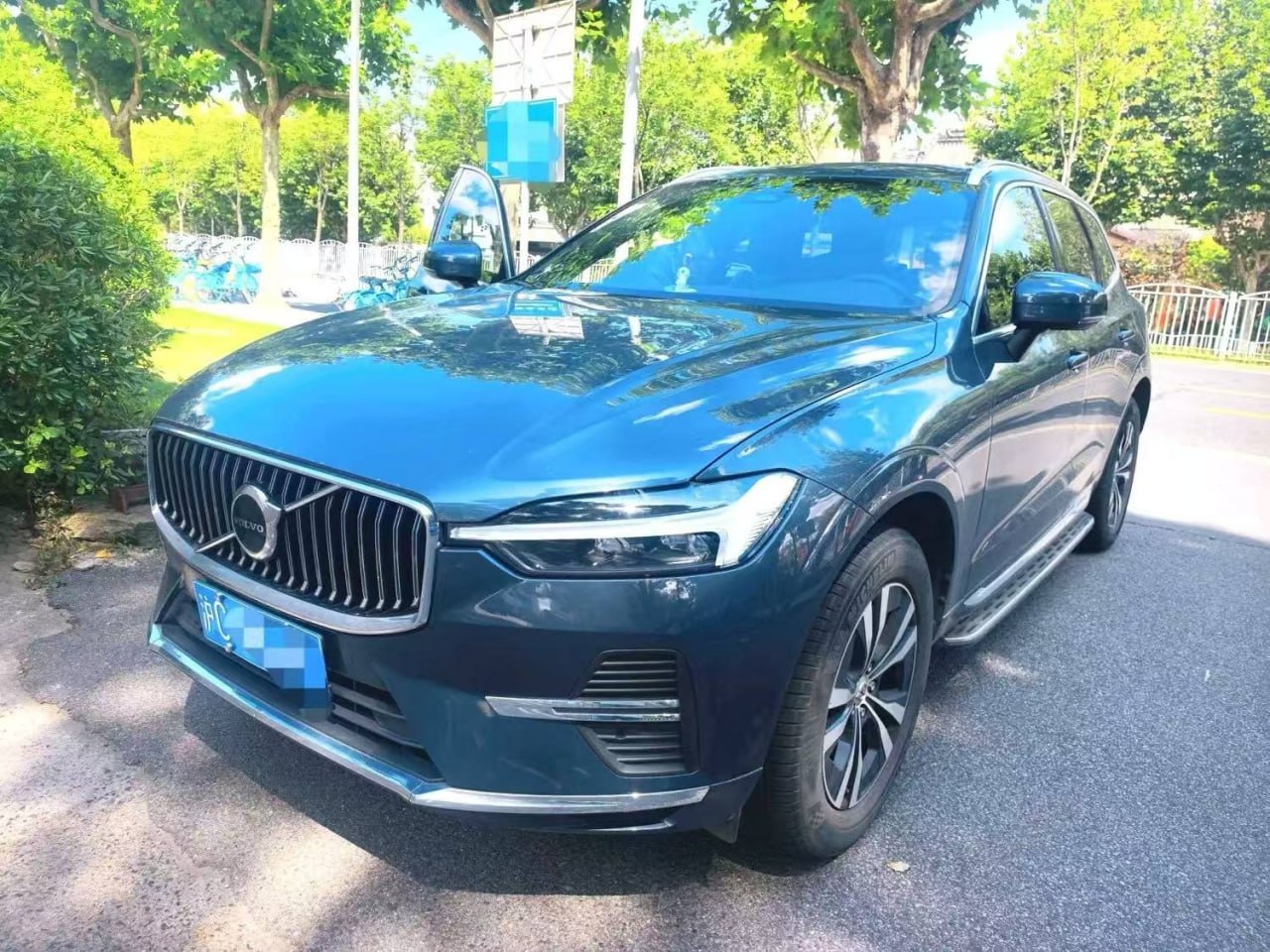 Volvo XC60 — фото автомобиля